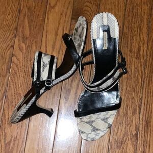 Max studio snake skin pattern shoe